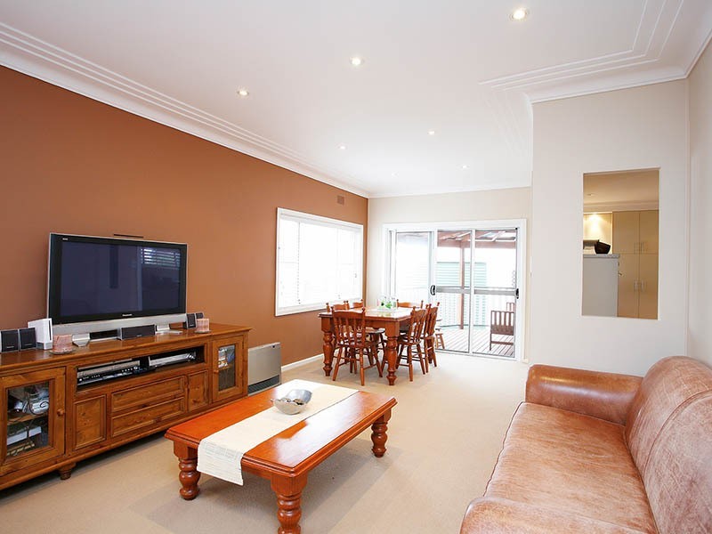 10 Smee Avenue, Roselands NSW 2196