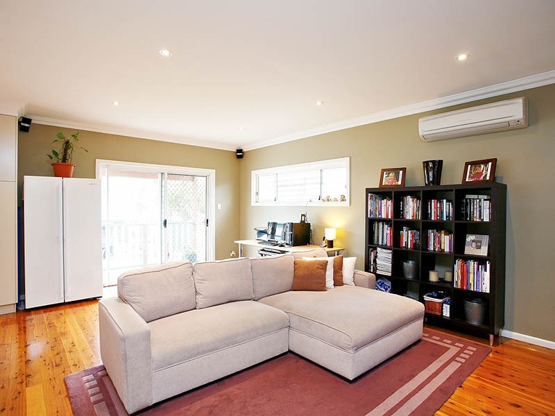 10 Smee Avenue, Roselands NSW 2196