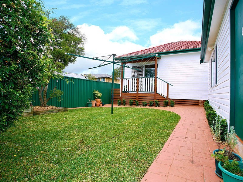 10 Smee Avenue, Roselands NSW 2196