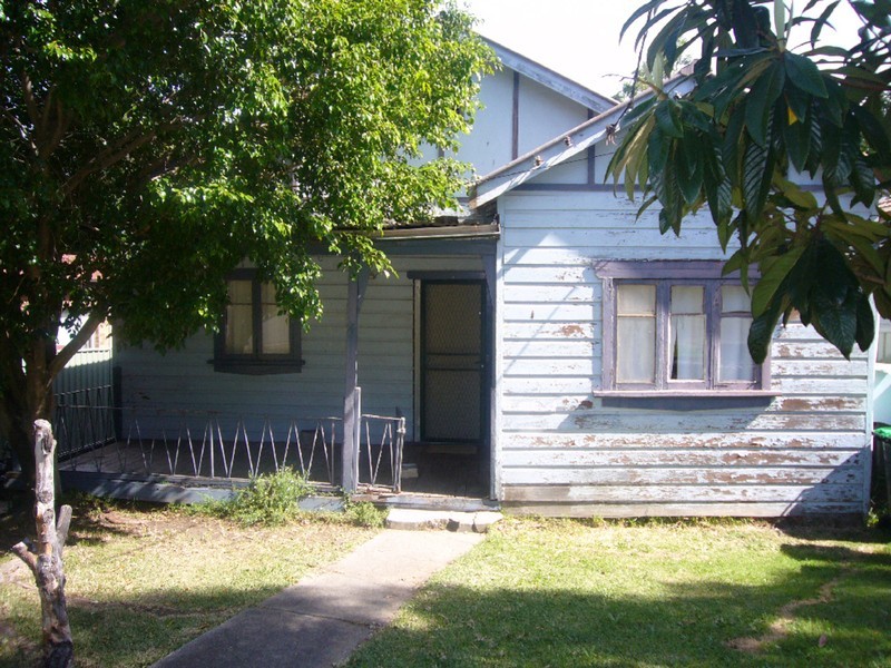 4 Sylvester Avenue, Roselands NSW 2196