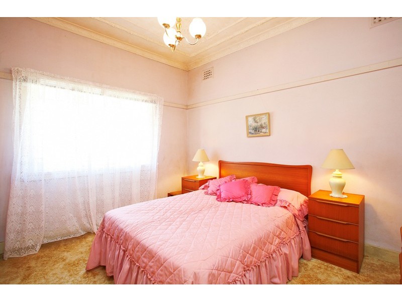 25 Albion Street, Roselands NSW 2196