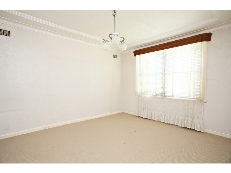 37 Bungalow Road, Peakhurst NSW 2210