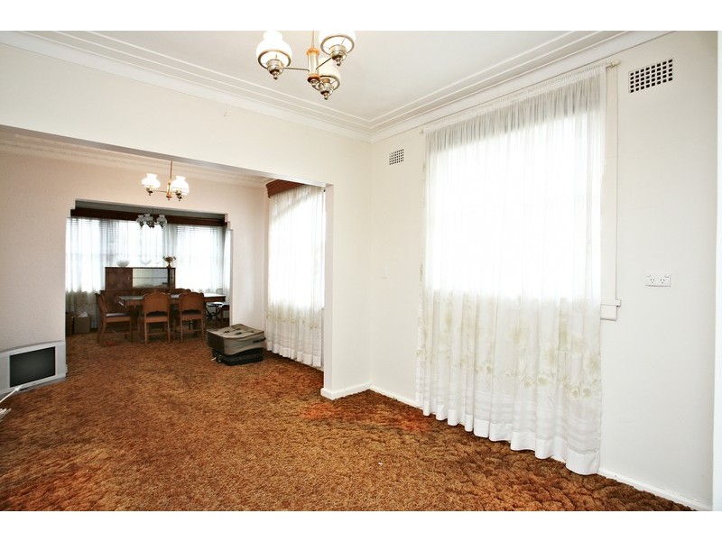 37 Bungalow Road, Peakhurst NSW 2210