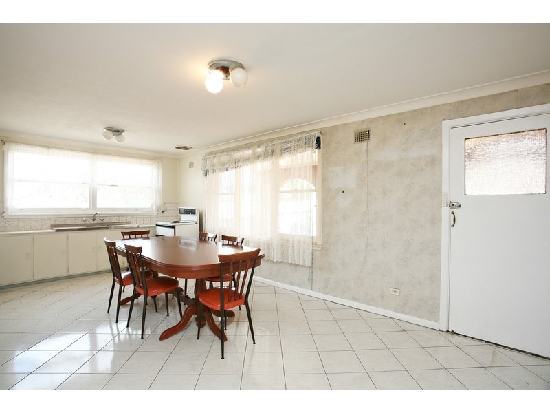 37 Bungalow Road, Peakhurst NSW 2210