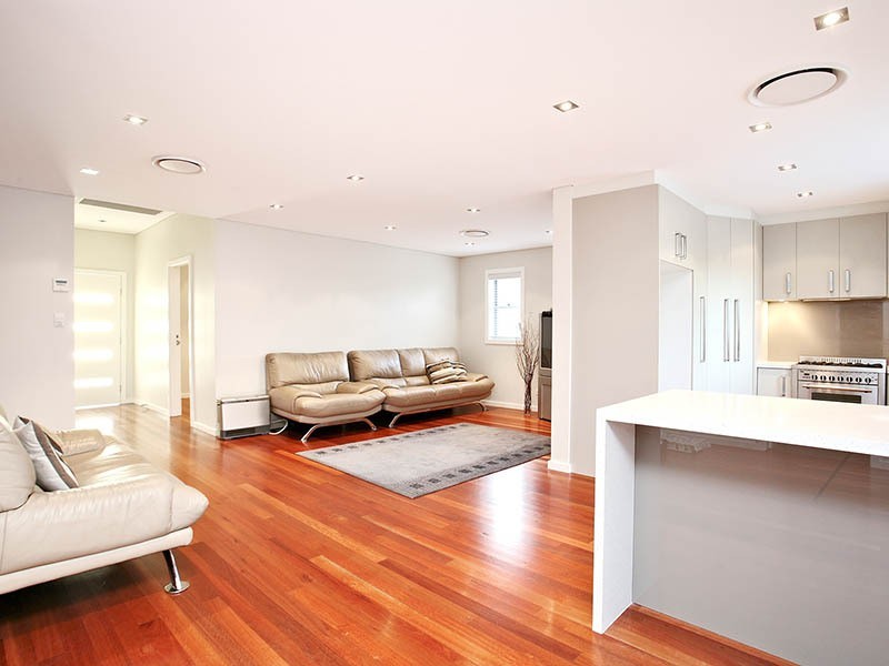 8 Beverley Crescent, Roselands NSW 2196