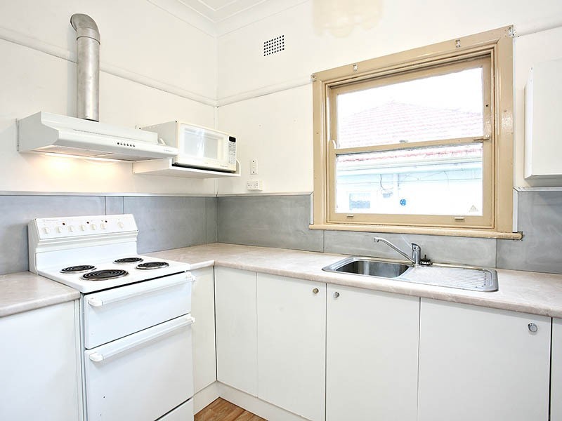 227 Moorefields Road, Roselands NSW 2196