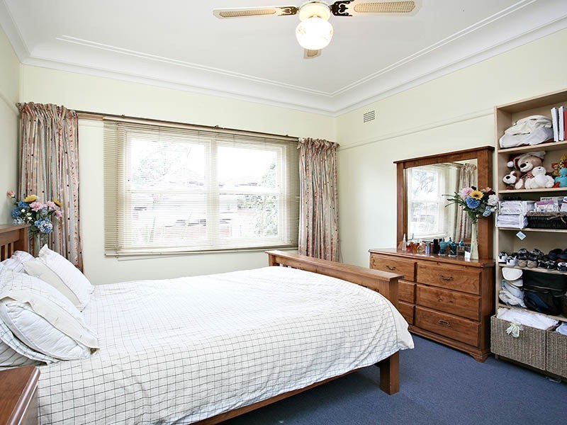 227 Moorefields Road, Roselands NSW 2196