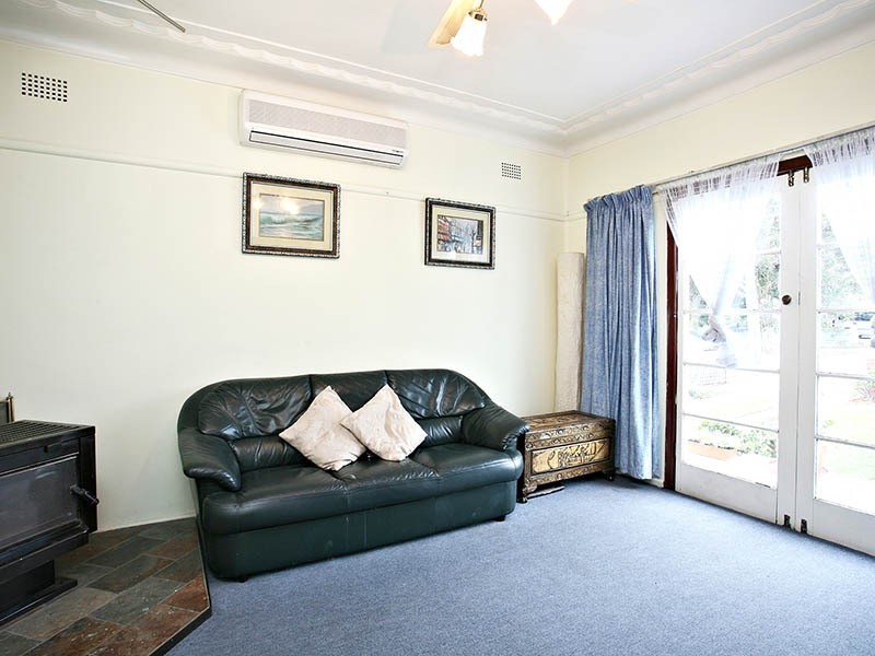 227 Moorefields Road, Roselands NSW 2196