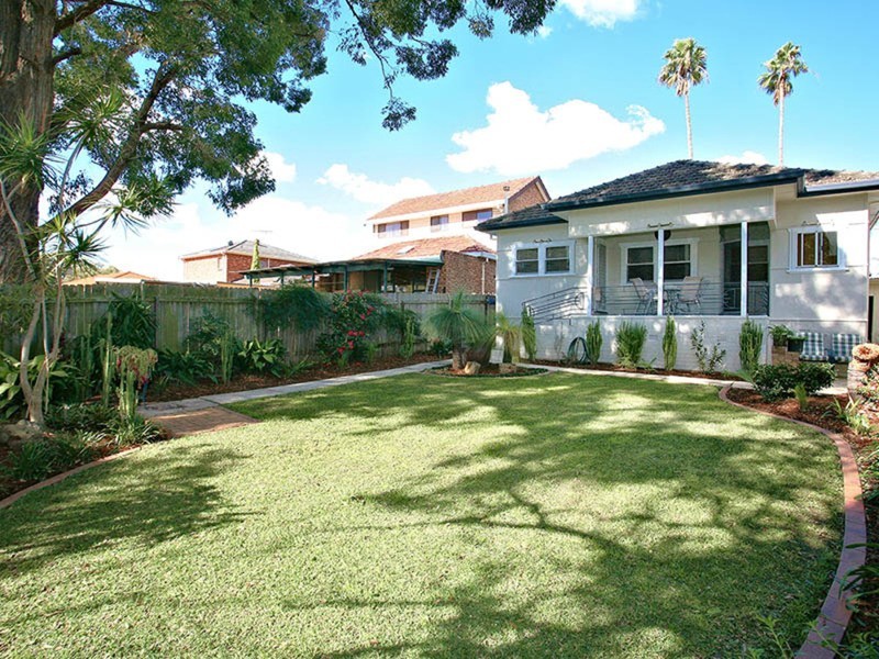 6 Munmurra Road, Riverwood NSW 2210