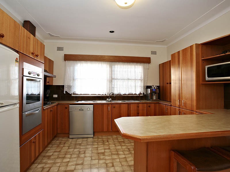 20 Wiggins Avenue, Beverly Hills NSW 2209