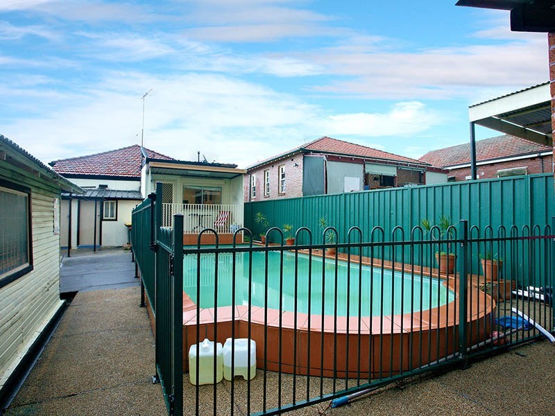 4 Ludgate Street, Roselands NSW 2196