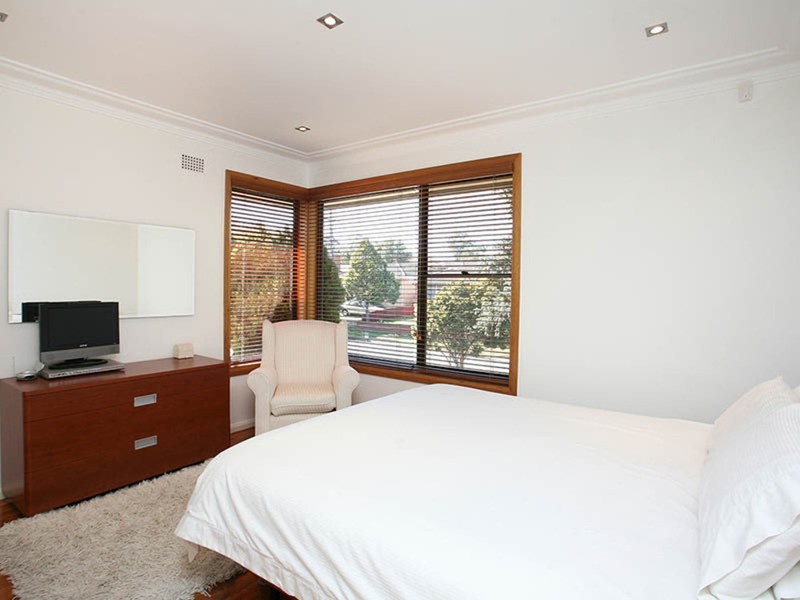 8 Enid Avenue, Roselands NSW 2196