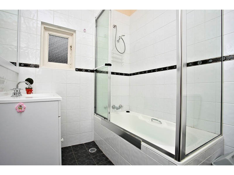 28 Lee Avenue, Beverly Hills NSW 2209