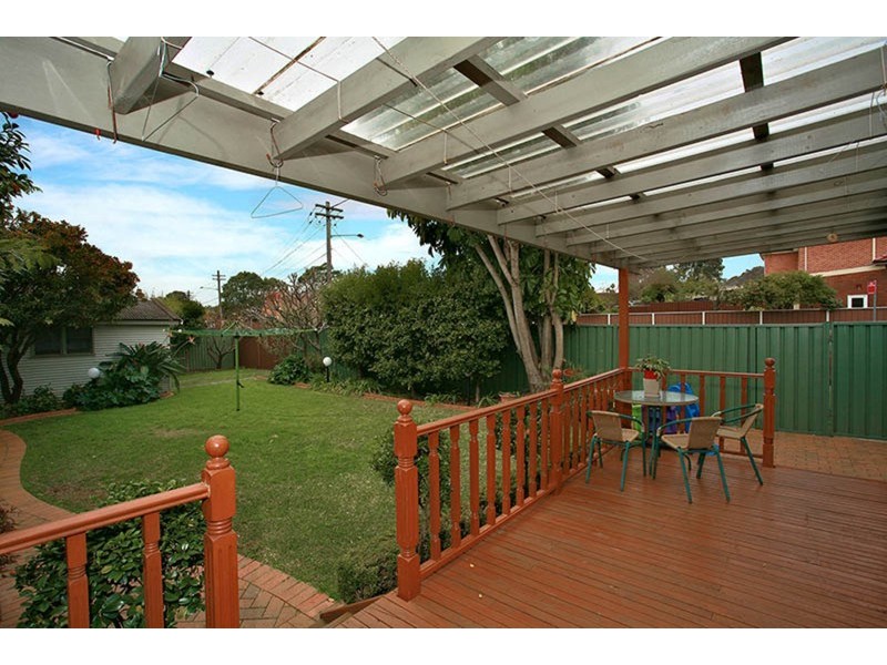 28 Lee Avenue, Beverly Hills NSW 2209