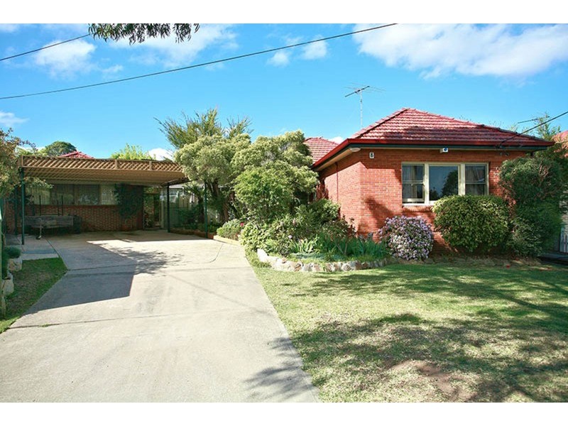 8 Carbethon Crescent, Beverly Hills NSW 2209