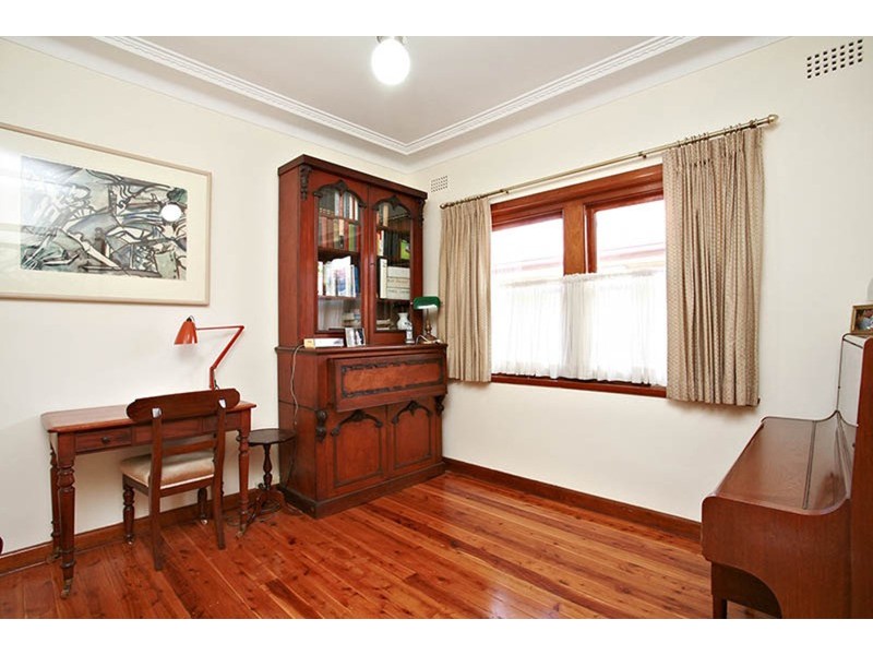 8 Carbethon Crescent, Beverly Hills NSW 2209