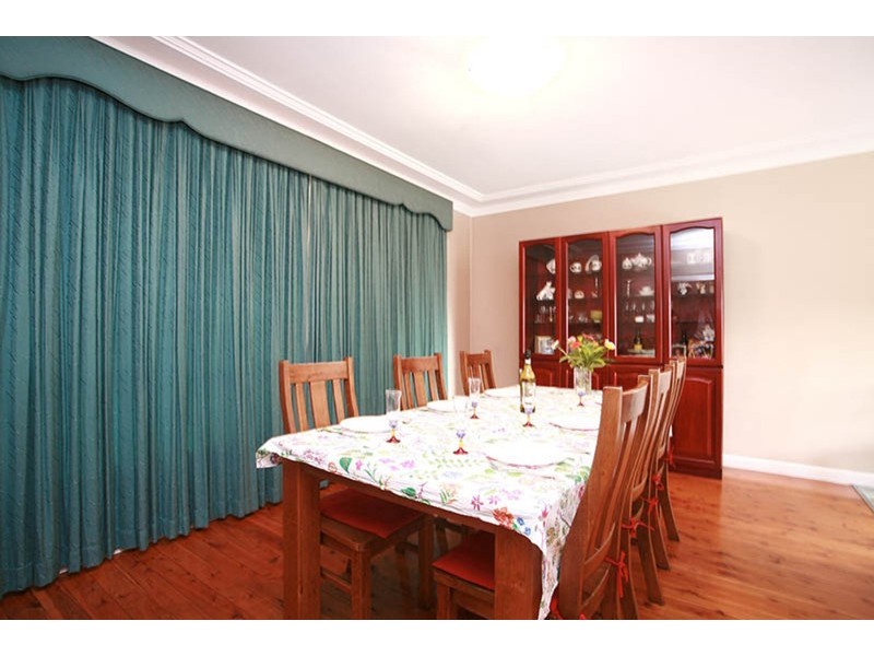 8 Wiggins Avenue, Beverly Hills NSW 2209