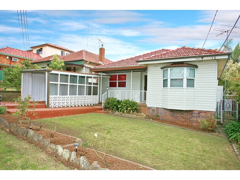 40 Rosebank Avenue, Kingsgrove NSW 2208