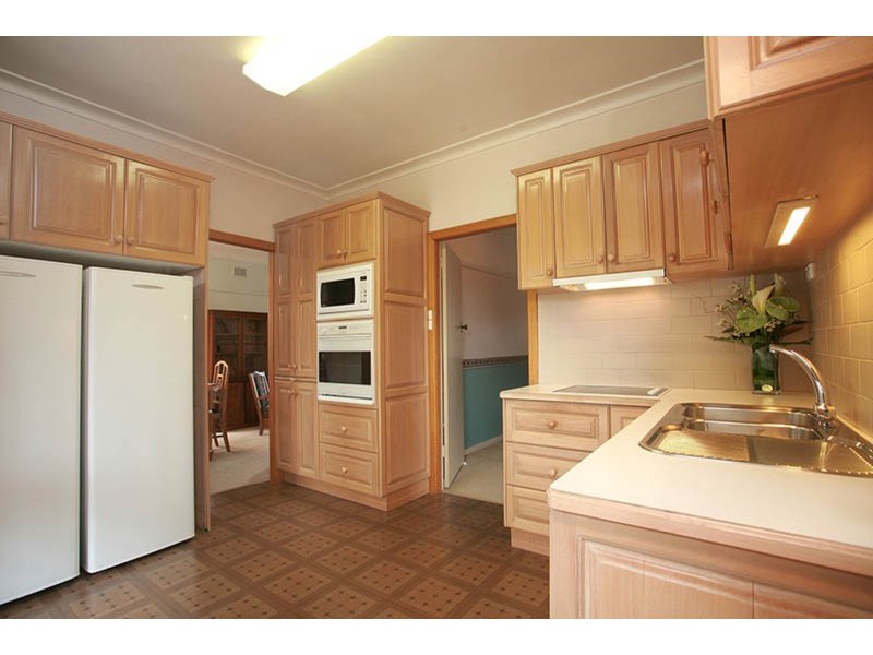 5 Leigh Avenue, Roselands NSW 2196
