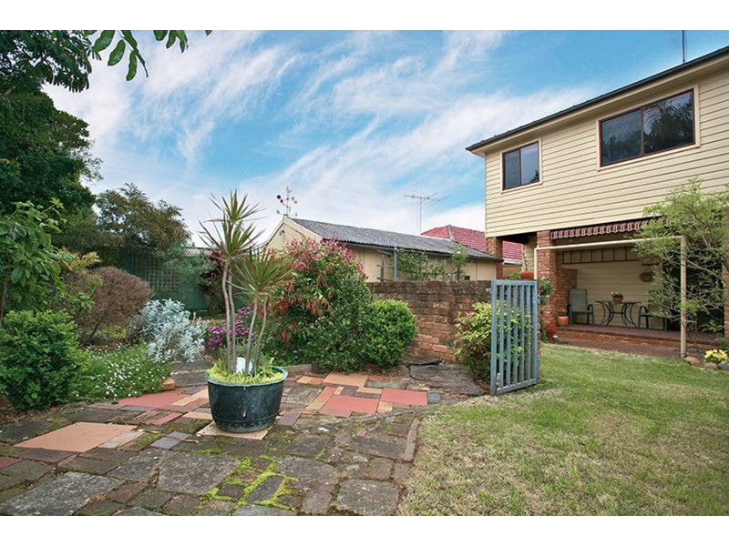 5 Leigh Avenue, Roselands NSW 2196