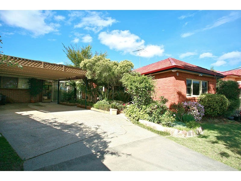 8 Carbethon Crescent, Beverly Hills NSW 2209