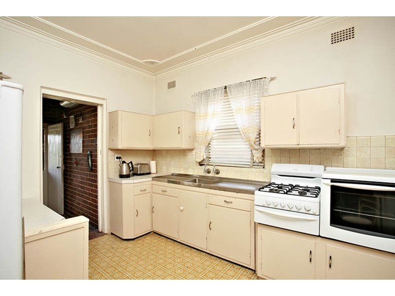 12 Lee Avenue, Beverly Hills NSW 2209