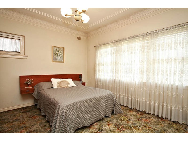 12 Lee Avenue, Beverly Hills NSW 2209