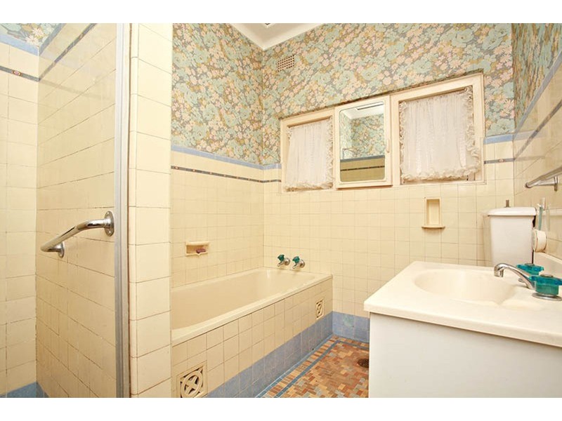 12 Lee Avenue, Beverly Hills NSW 2209