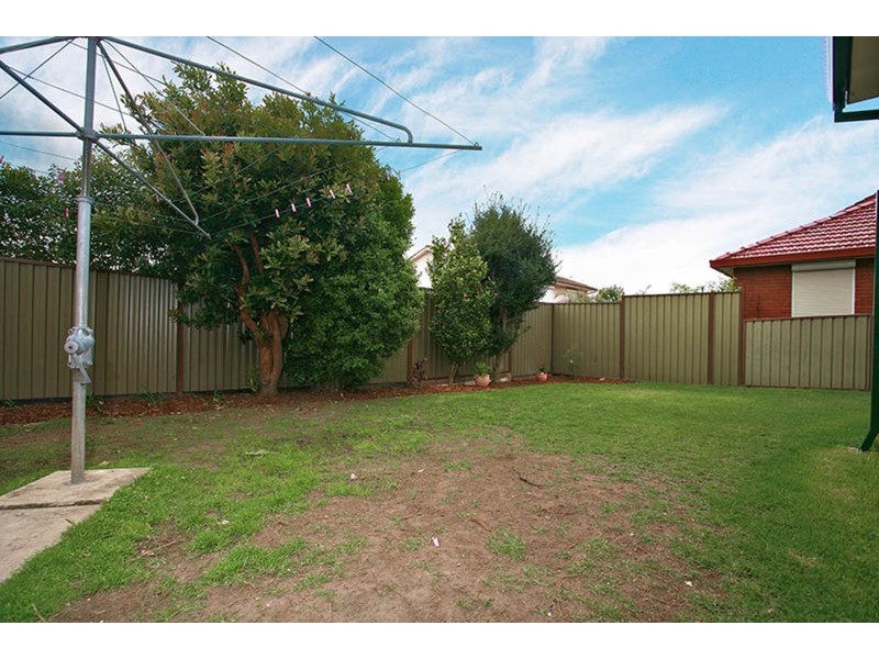 8 Wiggins Avenue, Beverly Hills NSW 2209