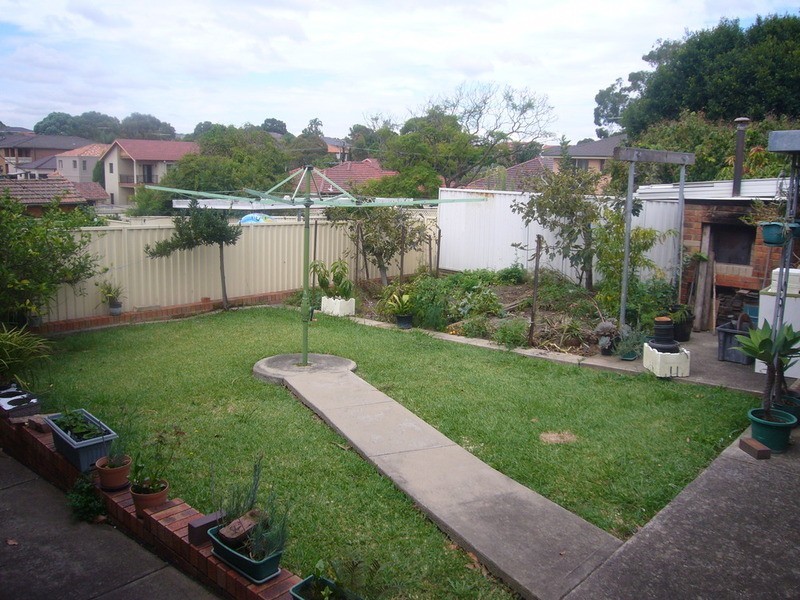 33 Flora Street, Roselands NSW 2196