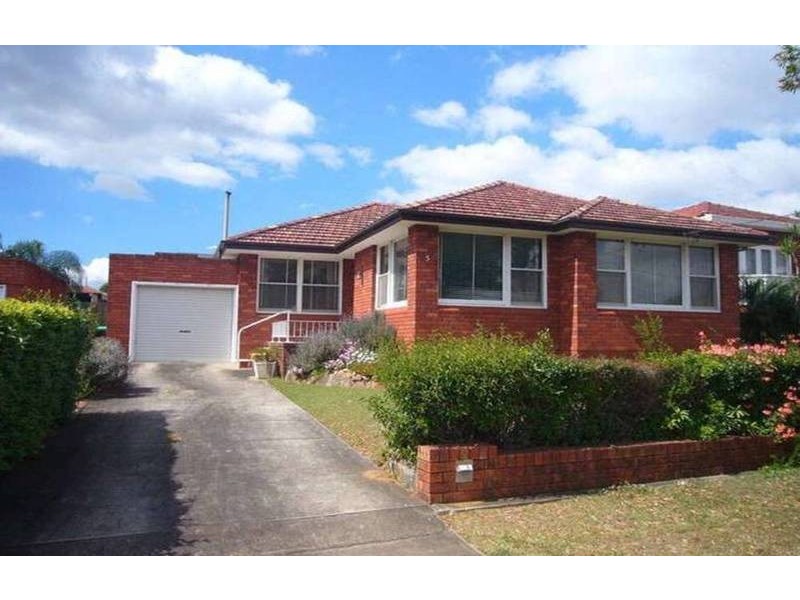 5 Rodney Crescent, Beverly Hills NSW 2209