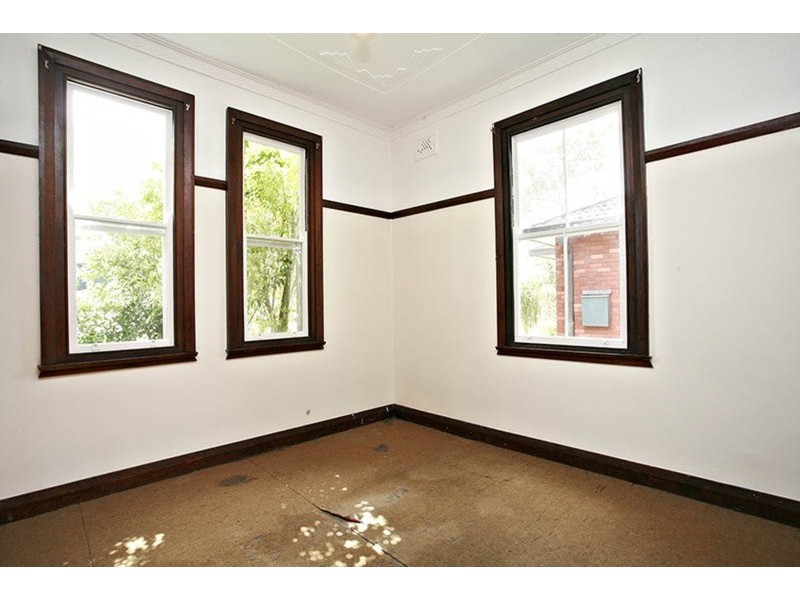 21 Springfield Avenue, Roselands NSW 2196