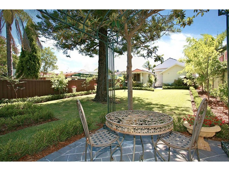 19 Flora Street, Roselands NSW 2196
