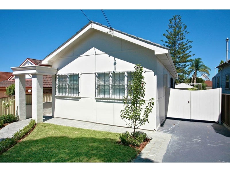 19 Flora Street, Roselands NSW 2196