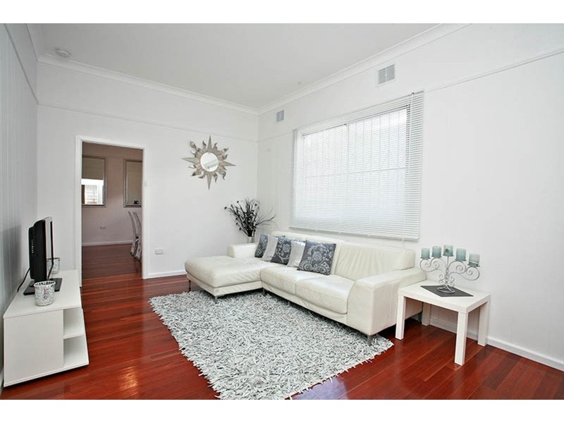 19 Flora Street, Roselands NSW 2196