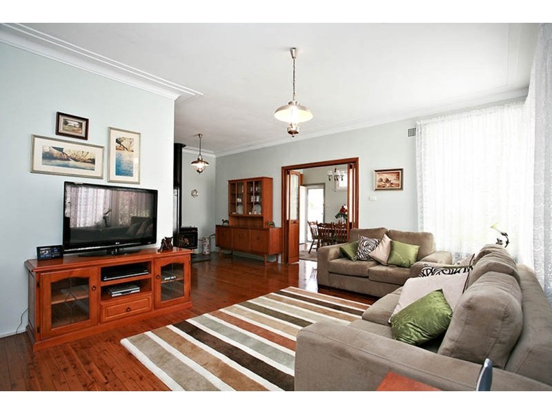 7 Carol Crescent, Roselands NSW 2196