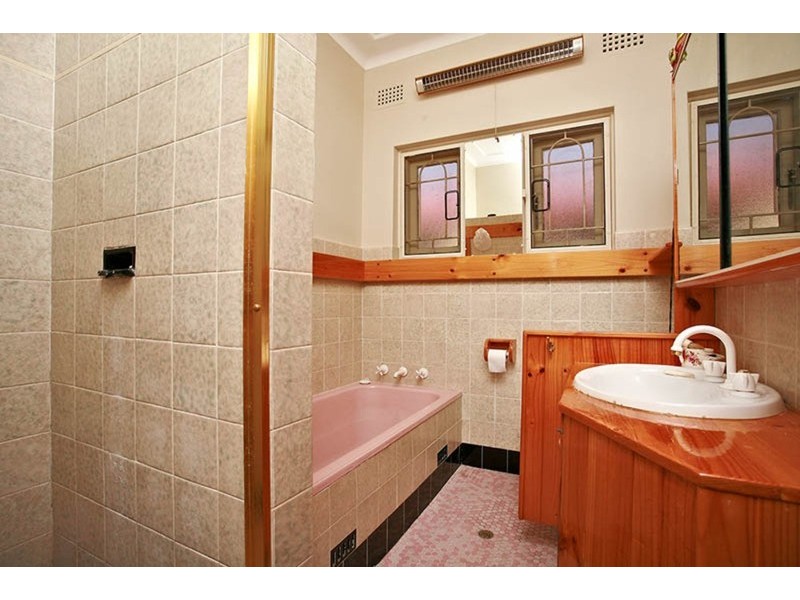 8 Carbethon Crescent, Beverly Hills NSW 2209