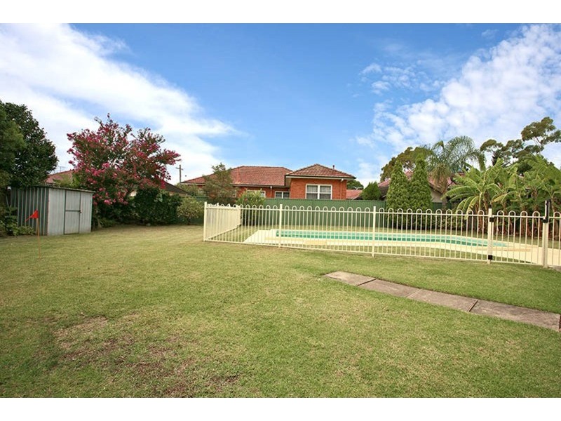 8 Palm Grove, Beverly Hills NSW 2209