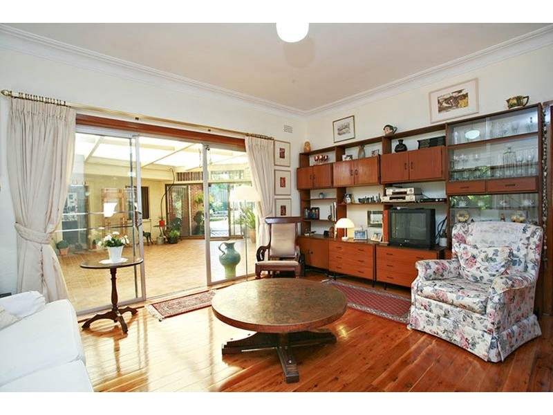 8 Carbethon Crescent, Beverly Hills NSW 2209