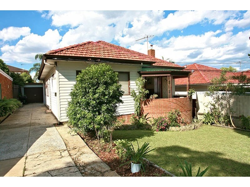 38 Rosebank Avenue, Kingsgrove NSW 2208
