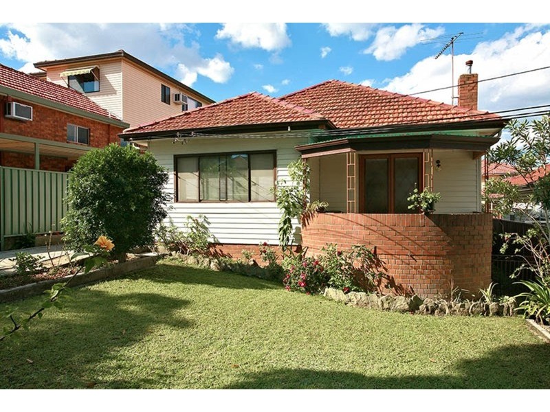38 Rosebank Avenue, Kingsgrove NSW 2208