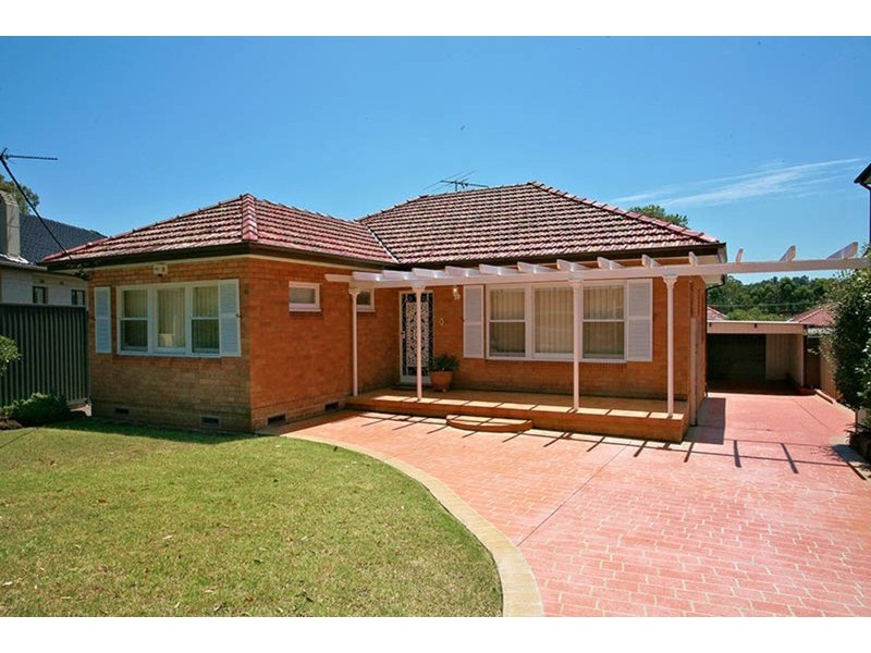 10 Caloola Crescent, Beverly Hills NSW 2209