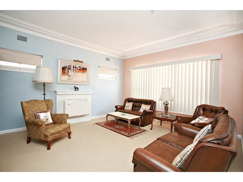 10 Caloola Crescent, Beverly Hills NSW 2209