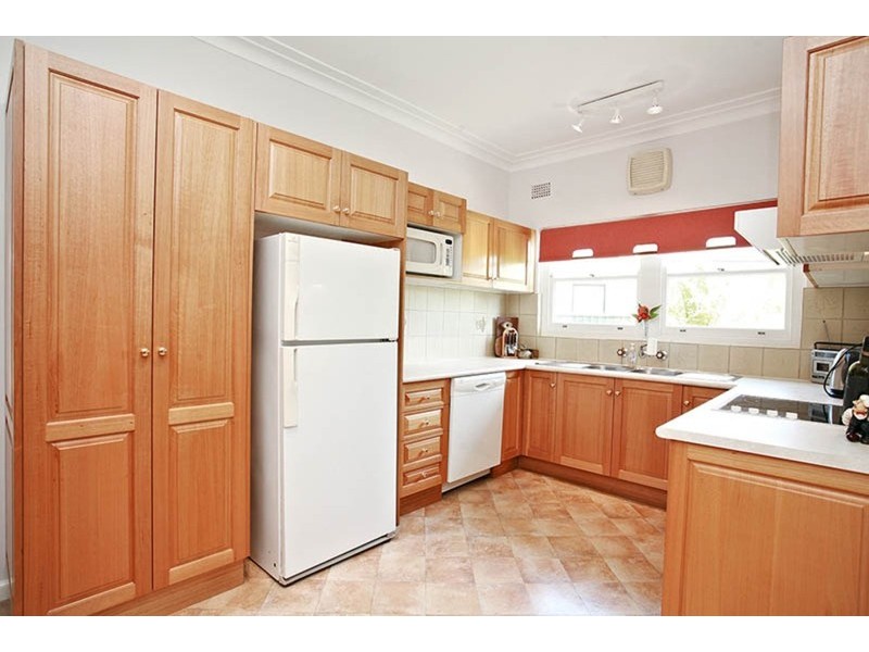 10 Caloola Crescent, Beverly Hills NSW 2209