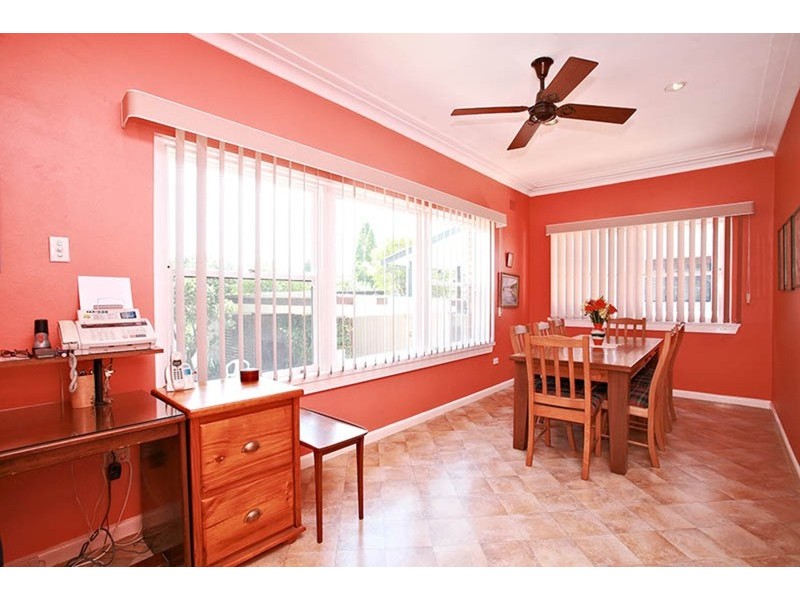 10 Caloola Crescent, Beverly Hills NSW 2209