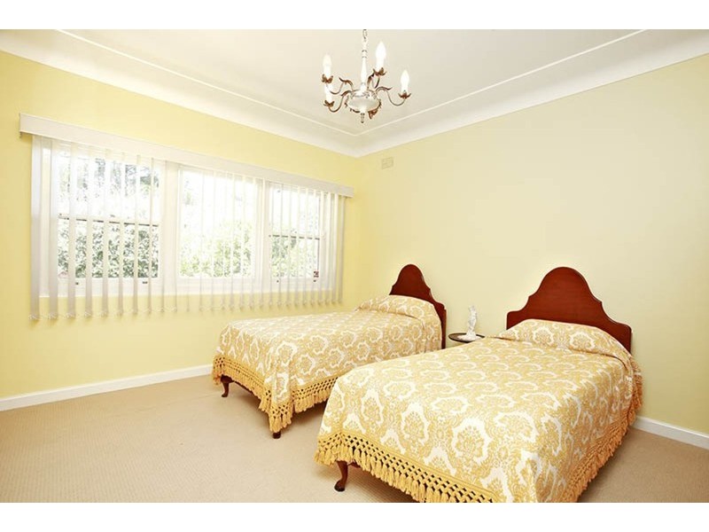 10 Caloola Crescent, Beverly Hills NSW 2209