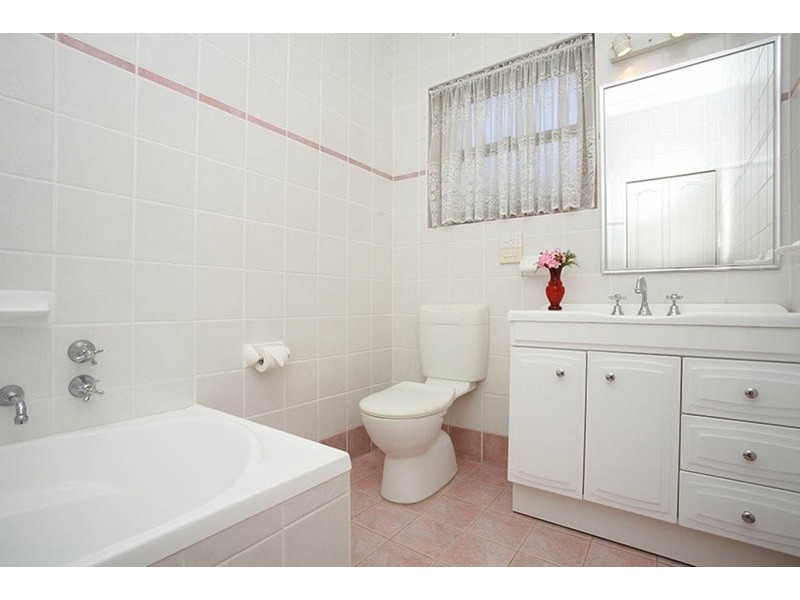 10 Caloola Crescent, Beverly Hills NSW 2209