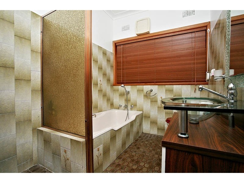 26 Shirley Avenue, Roselands NSW 2196