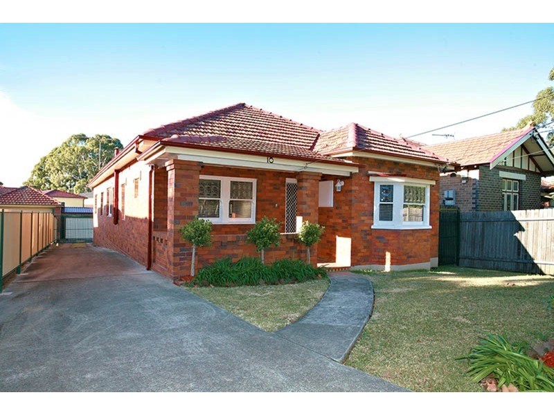 10 Elouera Street, Beverly Hills NSW 2209