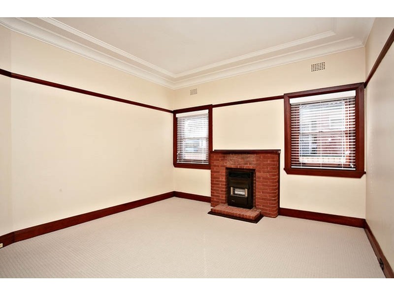 10 Elouera Street, Beverly Hills NSW 2209